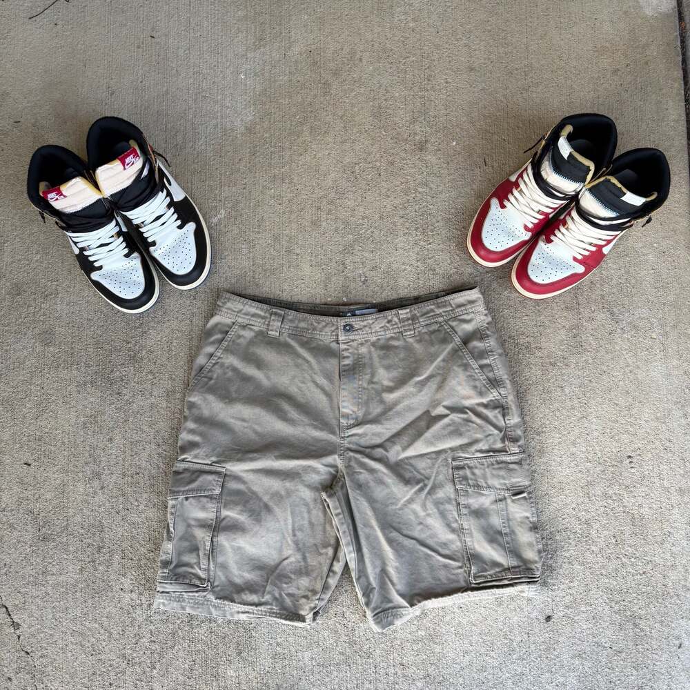 Nike ACG All Conditions Gear Cargo Shorts Mens Size 38 Beige